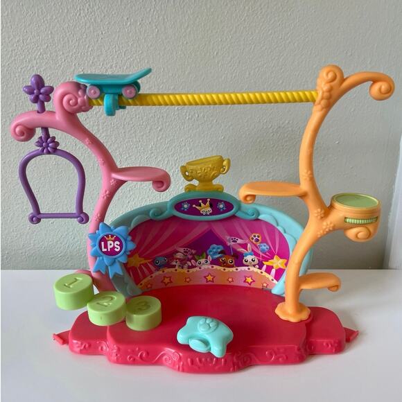 Littlest Pet Shop Tricks N Talents Show Dog Cat Bird Bunny Pets Retired 2006 - Picture 1 of 3